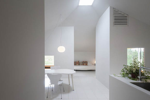 บ้านไม้ สไตล์รีสอร์ท ภายในตกแต่งสีขาว พักผ่อนชมวิวแสนสุขใจ - แบบบ้านไม้ - บ้านไม้สไตล์รีสอร์ท - แต่งภายในสีขาว - บ้านไม้เนินเขา - ห้องชมวิว