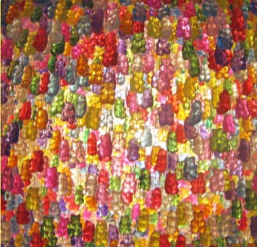 Chandelier made of 5,000 hand-strung acrylic gummi bears - Chandelier - Kevin Champeny - Jellio - Light