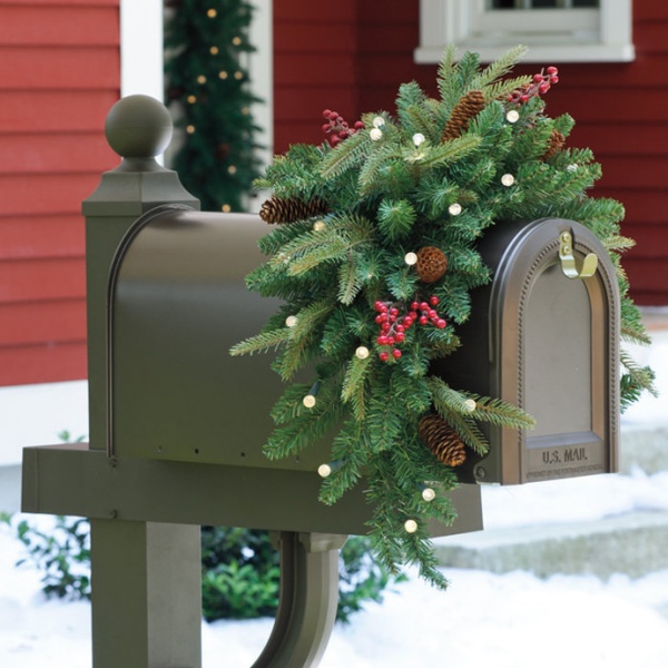 Welcoming Christmas - Festively Decorate Mailbox in a Fairy Tale Look