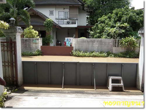 บานเหล็กกันน้ำท่วมบ้าน