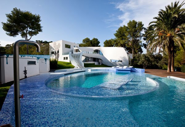 Incredibly Stylish White-Themed Residence in Spain