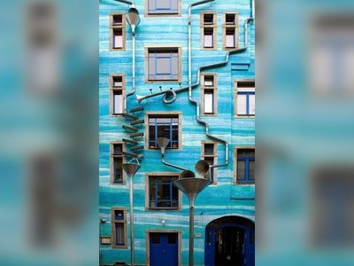 Eye-catching Musical Façade Gutter Funnel Wall in Dresden, Germany [PHOTOS]