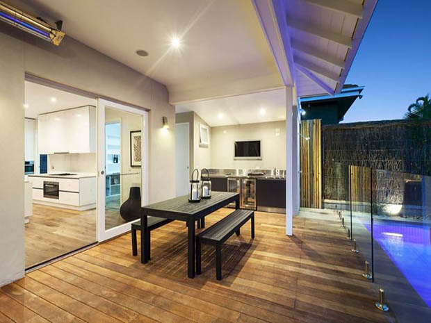 แบบบ้านสองชั้น 4 ห้องนอน ห้องน้ำ สวยงาม ลงตัว!! - บ้านสวย - แบบบ้านสองชั้น - บ้าน 4 ห้องนอน - แบบบ้านหลังคาซ้อน - บ้านสีสว่าง - สนามหญ้าหน้าบ้าน