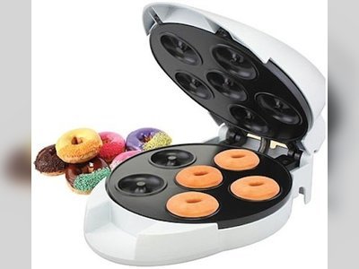 A Mini Donut Factory That Fits On Your Desk