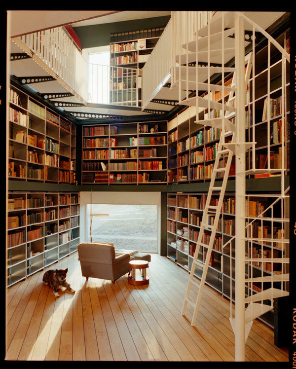 10. ห้องสมุดส่วนตัวที่ออกแบบโดย บริษัท Ilai สถาปัตยกรรม, ถ่ายภาพโดย Lukas Wassmann [via]