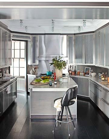 Modern maritime-style kitchen in NYC