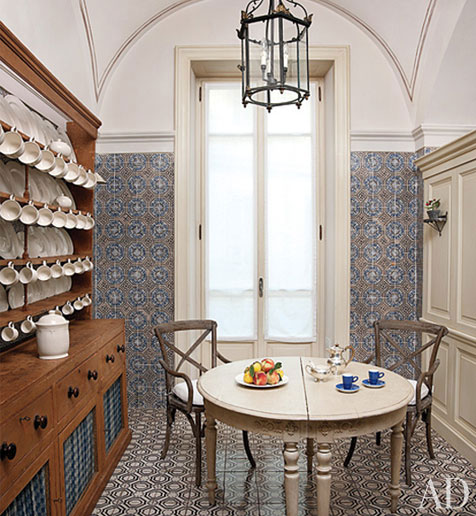 Vintage Looks in a Romantic Apartment in Italy - Interior Design