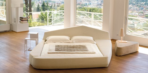 The Point Bed Collection by Giuseppe Viganò