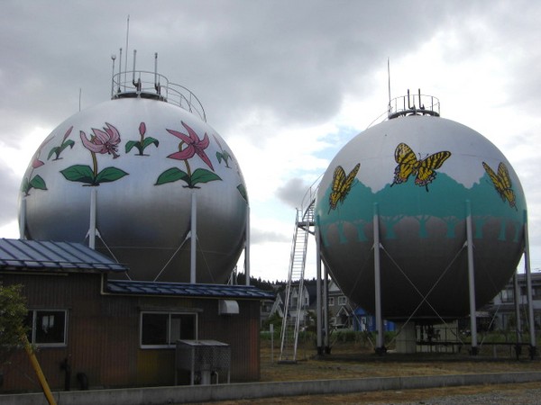 Decorated Tanks in Japan: Visual-Friendly Gas Industry - Ideas - Japan - Paint