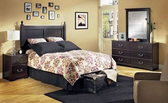 The Noble Collection 4 Pc. Queen Bedroom Set