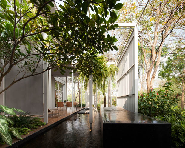 แบบบ้านสวย ที่ล้อมรอบไปด้วยธรรมชาติอันแสนร่มรื่น... - บ้านในฝัน - บ้านสวย - การออกแบบ - ตกแต่งบ้าน - สไตล์ Natural Modern - บ้านเน้นโทนสีขาว