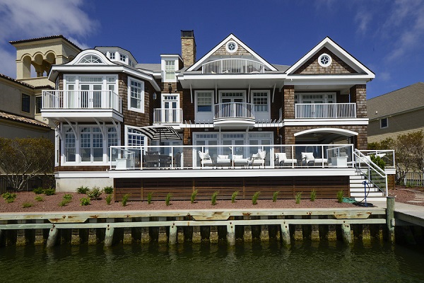 Ngôi nhà có thiết kế cuốn hút và hướng nhìn ra biển cực đẹp