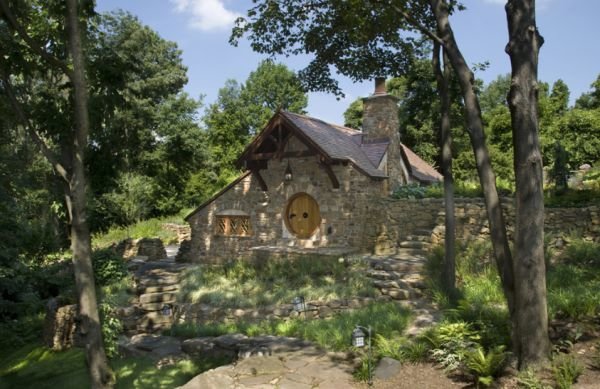 Unique "Lord of the Rings" Hobbit House in Pennsylvania