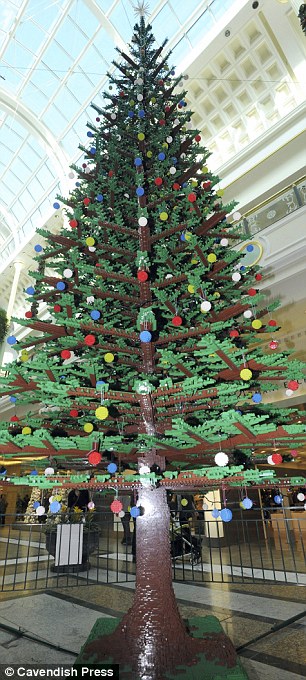 Impressive 30 foot Christmas Tree By Using 350.000 Lego Bricks - LEGO - Design - Commercial Design - Design News