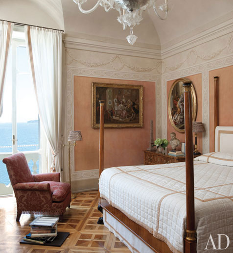 Vintage Looks in a Romantic Apartment in Italy - Interior Design