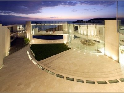 Luxurious Glass Villa with Mesmerising Sea View [PHOTOS & VIDEO]