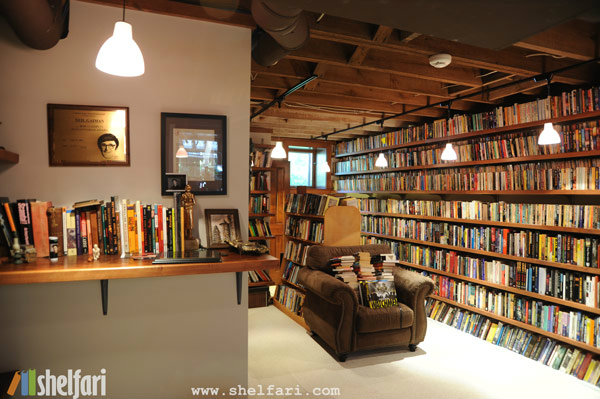 ห้องสมุดของครอบครัว Neil Gaiman’s [via]