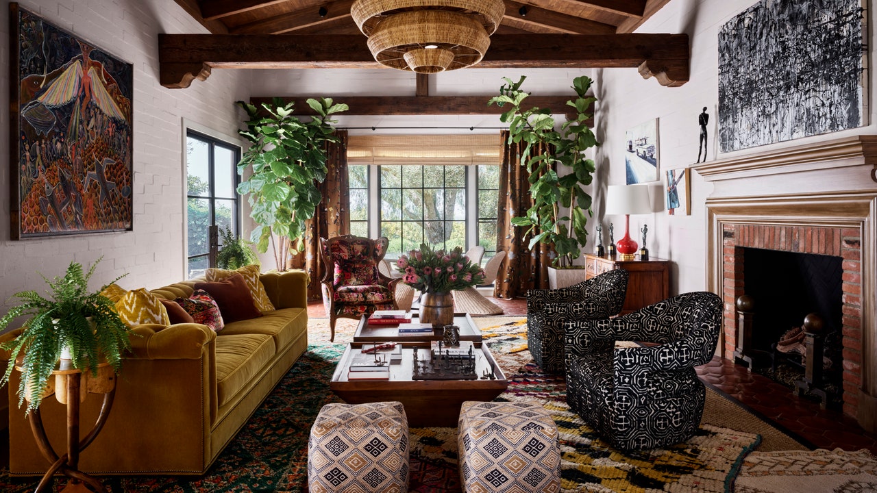 Inside Rainn Wilson’s Idyllic Spanish-Style Hacienda