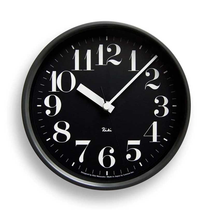 A black clock