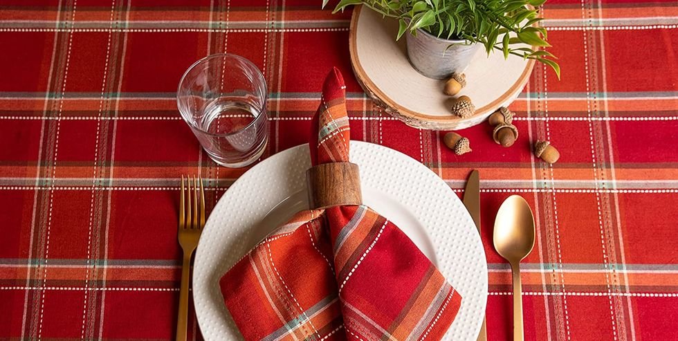16 Beautiful Tablecloths for a Chic Thanksgiving Celebration