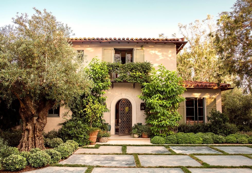 Michael S. Smith Brings a Jamboree of Eclectic Styles to a Beverly Hills Home