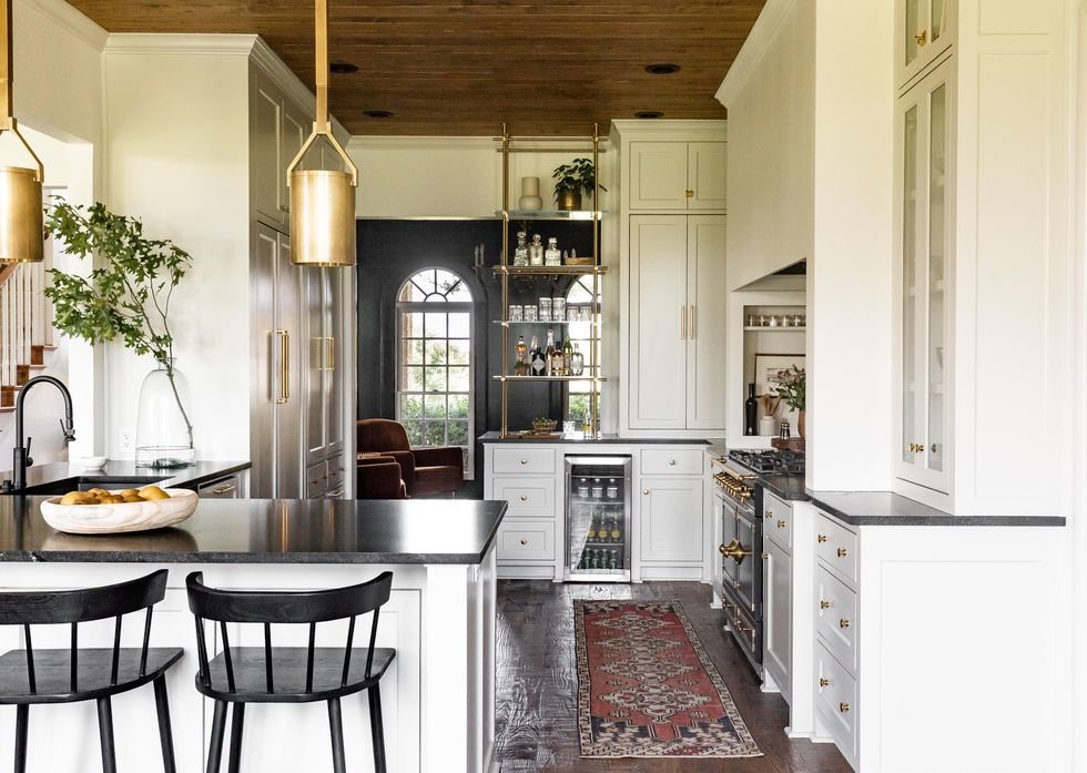 A Dated '90s Kitchen Becomes an Inviting Hangout