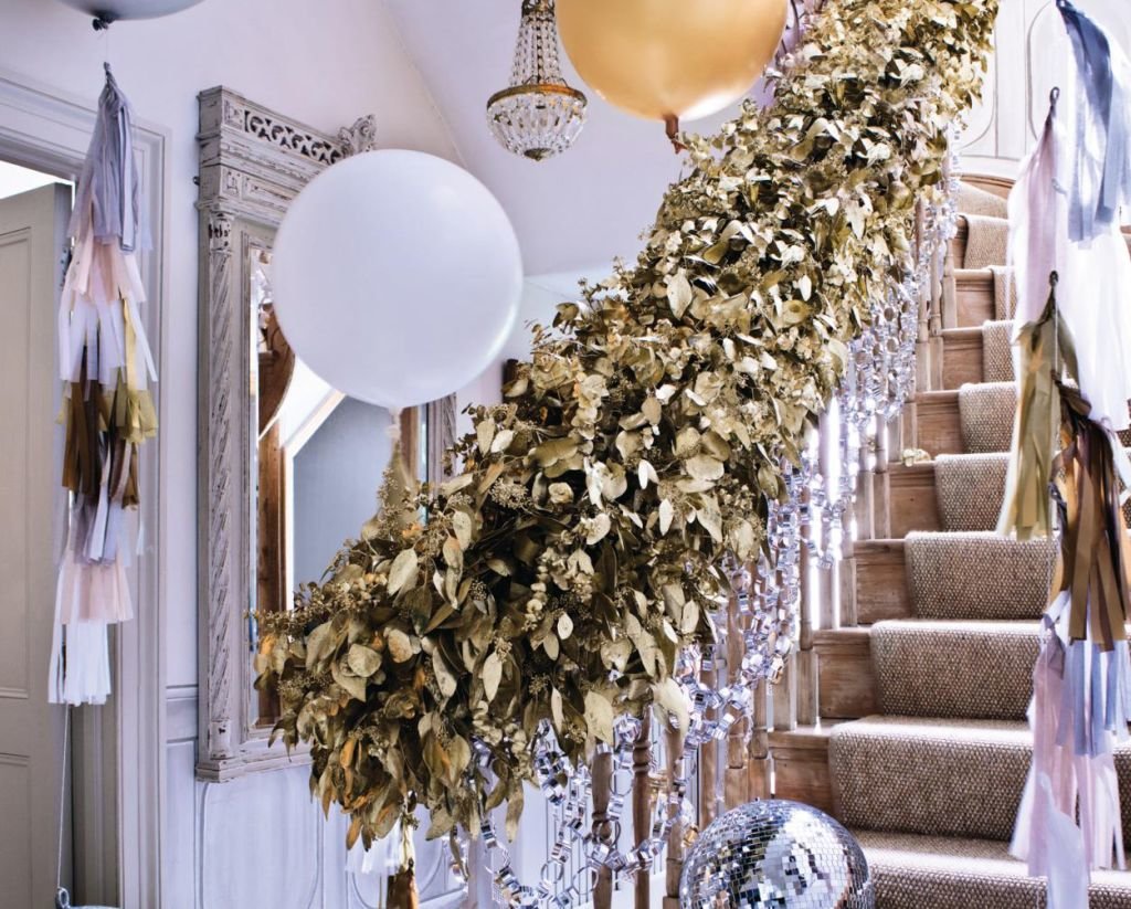 Entrance hall ideas - how to make your home festive right from the start