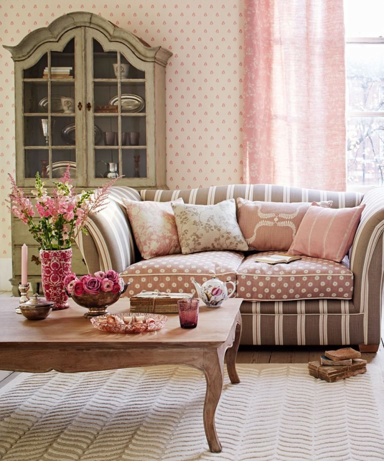 Pink living room ideas – to create a sense of romance