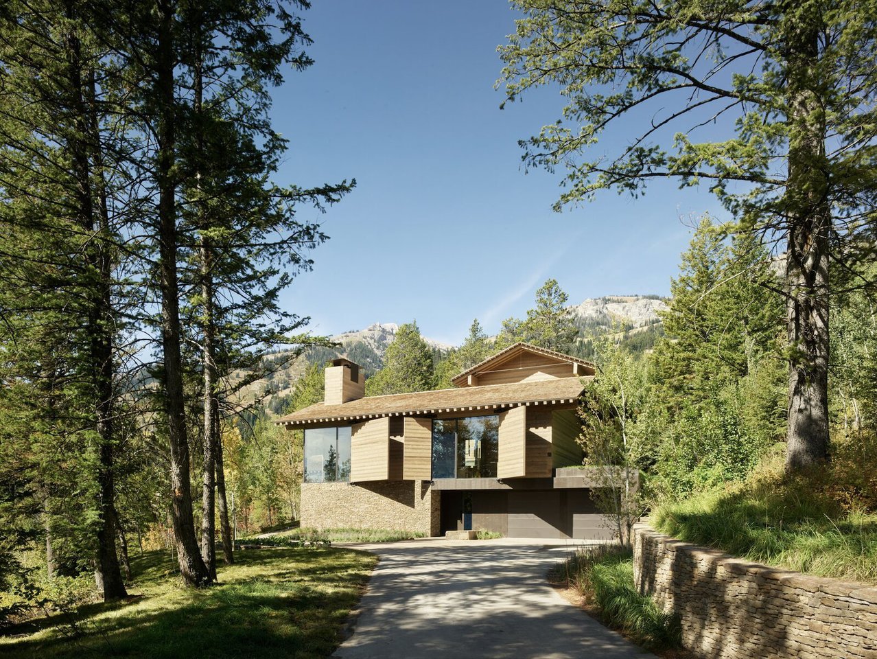 A Kinetic Facade Opens This Spectacular Mountain House to the Grand Teton Landscape