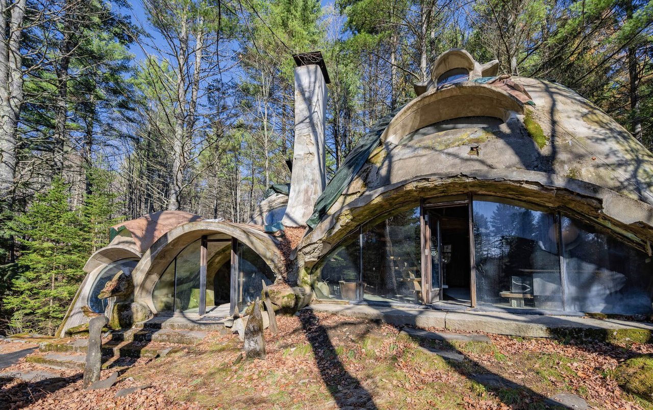 Asking $220K, an Architect’s Handcrafted Earthen Home Seeks a Visionary Buyer in Vermont