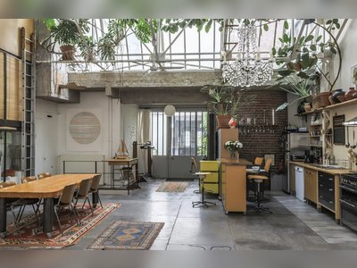 An Airy Penthouse Loft in the Heart of Paris