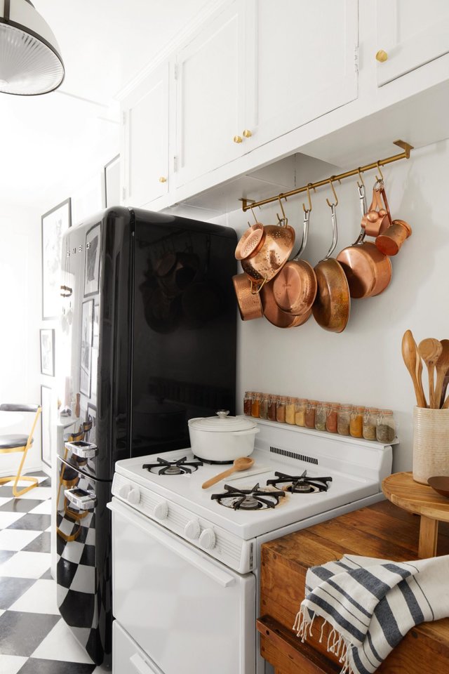 8 Genius Storage Ideas For Pots And Pans When You Re Short Decor Report