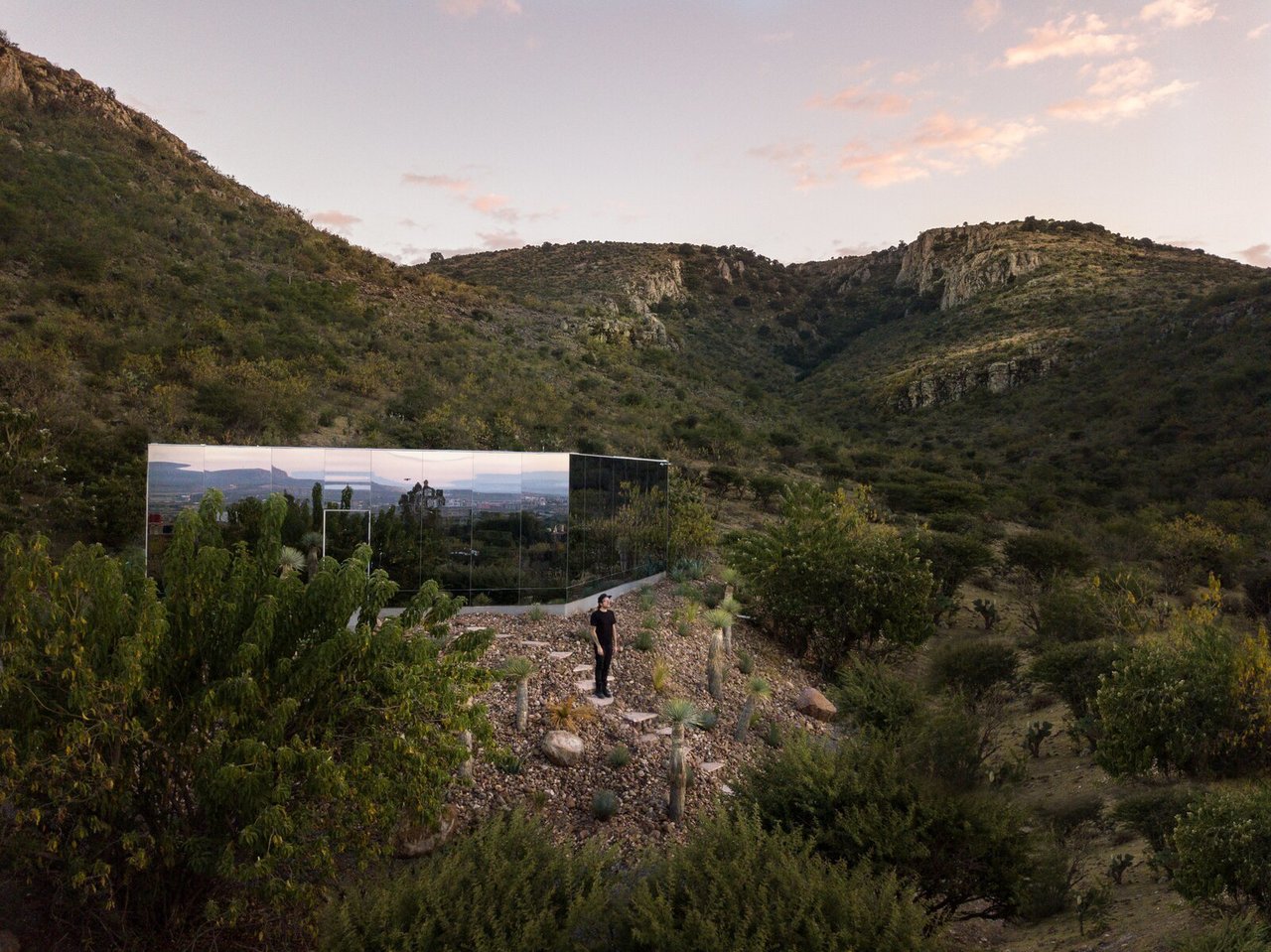 A Mirrored Hideaway Rises on an Extinct Volcano in Central Mexico