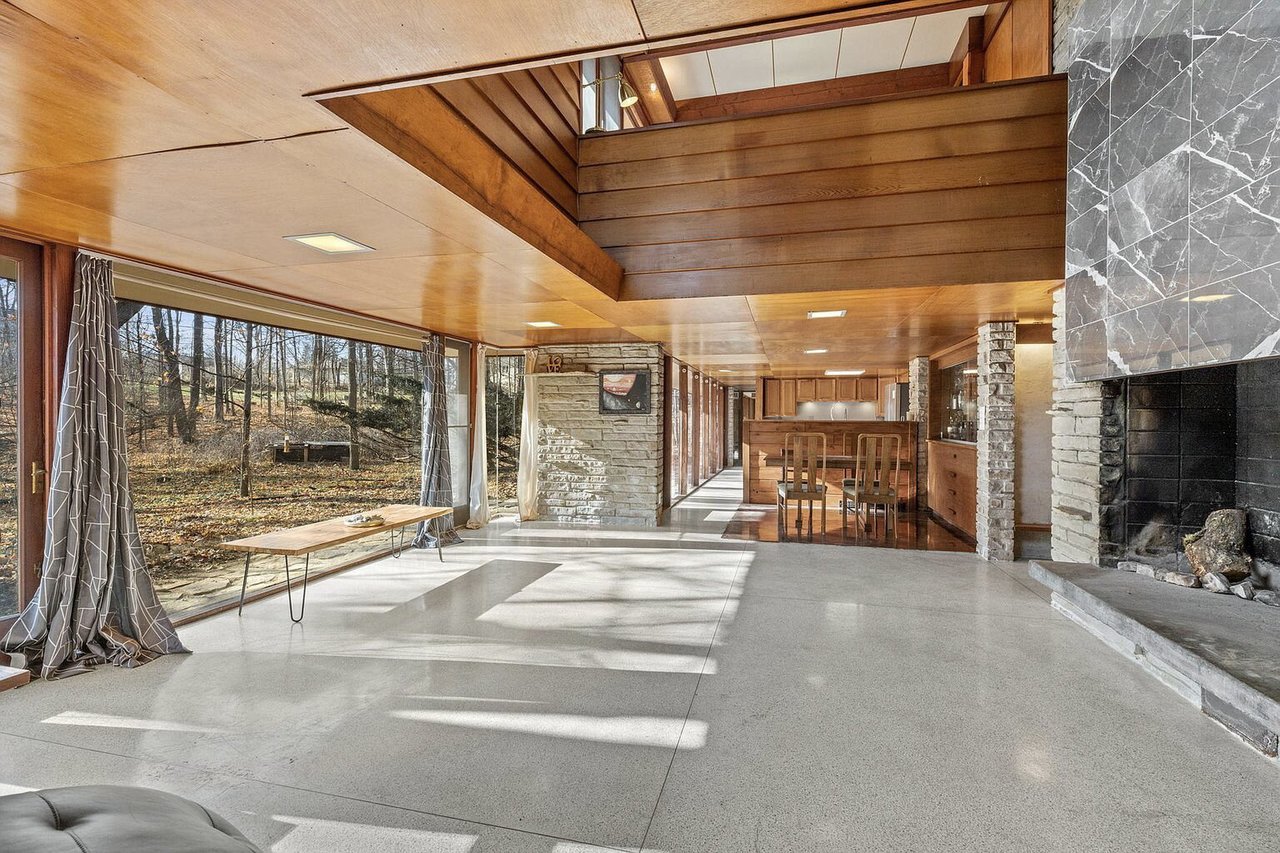 Scoop Up This Sprawling Frank Lloyd Wright–Inspired Midcentury for $370K