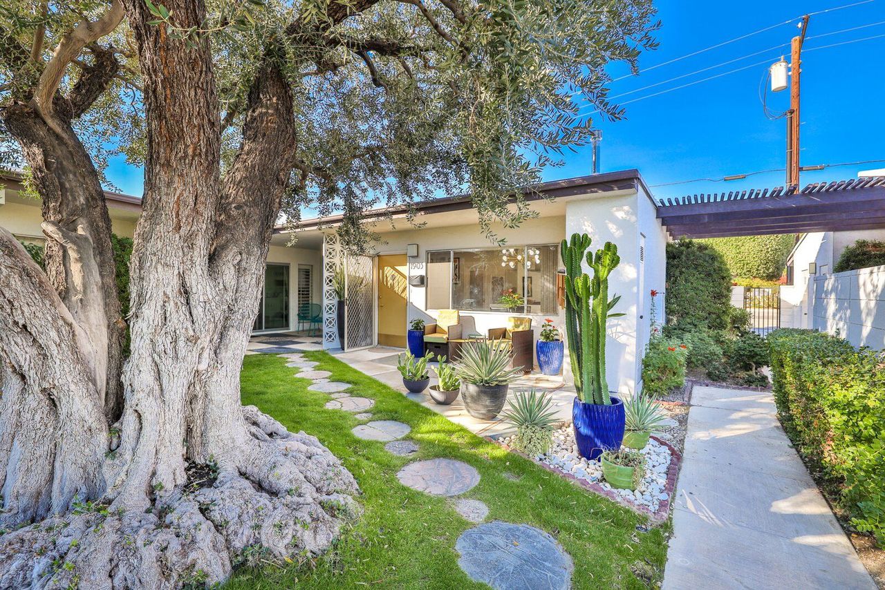 Here’s Your Chance to Scoop Up a Darling Palm Springs Midcentury