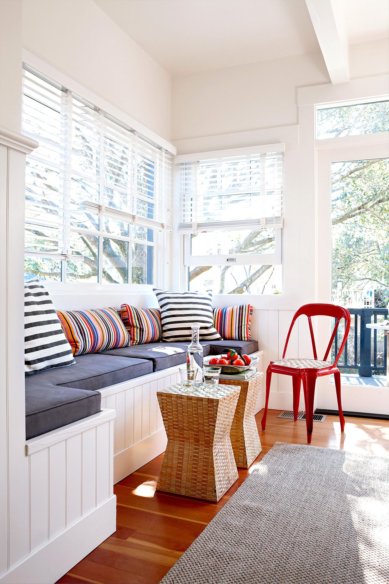 15 Small Living Room Furniture Arrangement Ideas That Maximize Space ...