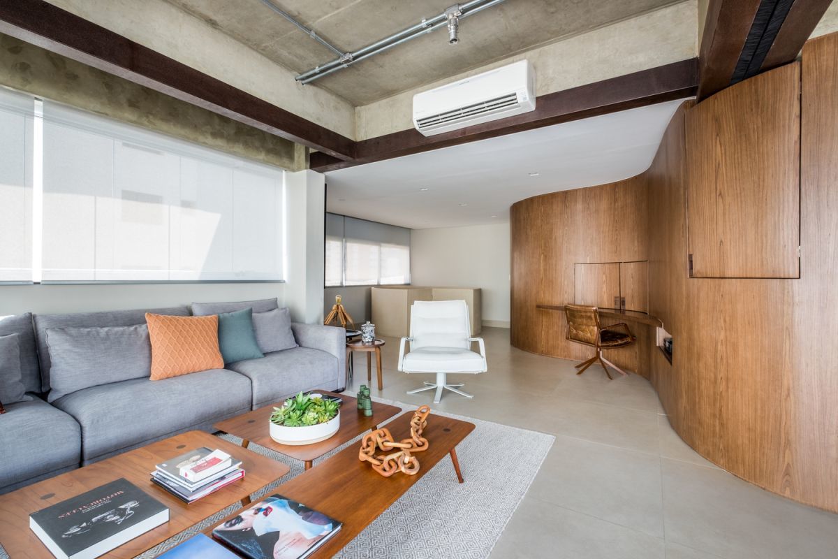 Dynamic Curved Element Defines a Renovated, Contemporary Brazilian Loft