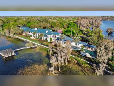 A Lavish Lakeside Estate Seeks in Windermere, FL