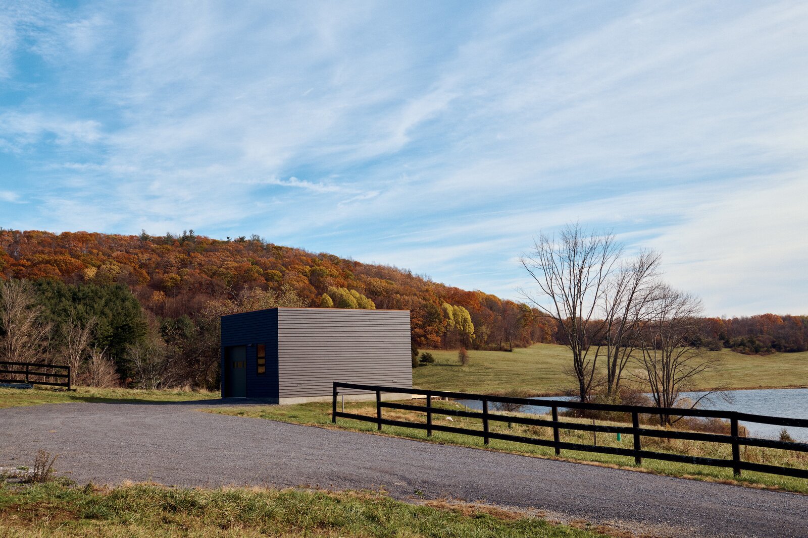An Architect Gifts His Artist Mother With a Tiny Painter’s Studio in Upstate New York