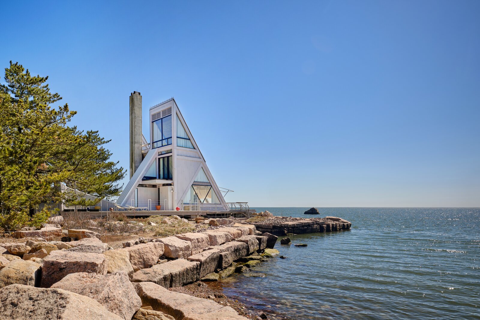 A Remarkable Seaside Cabin in Connecticut Hits the Market for the First Time