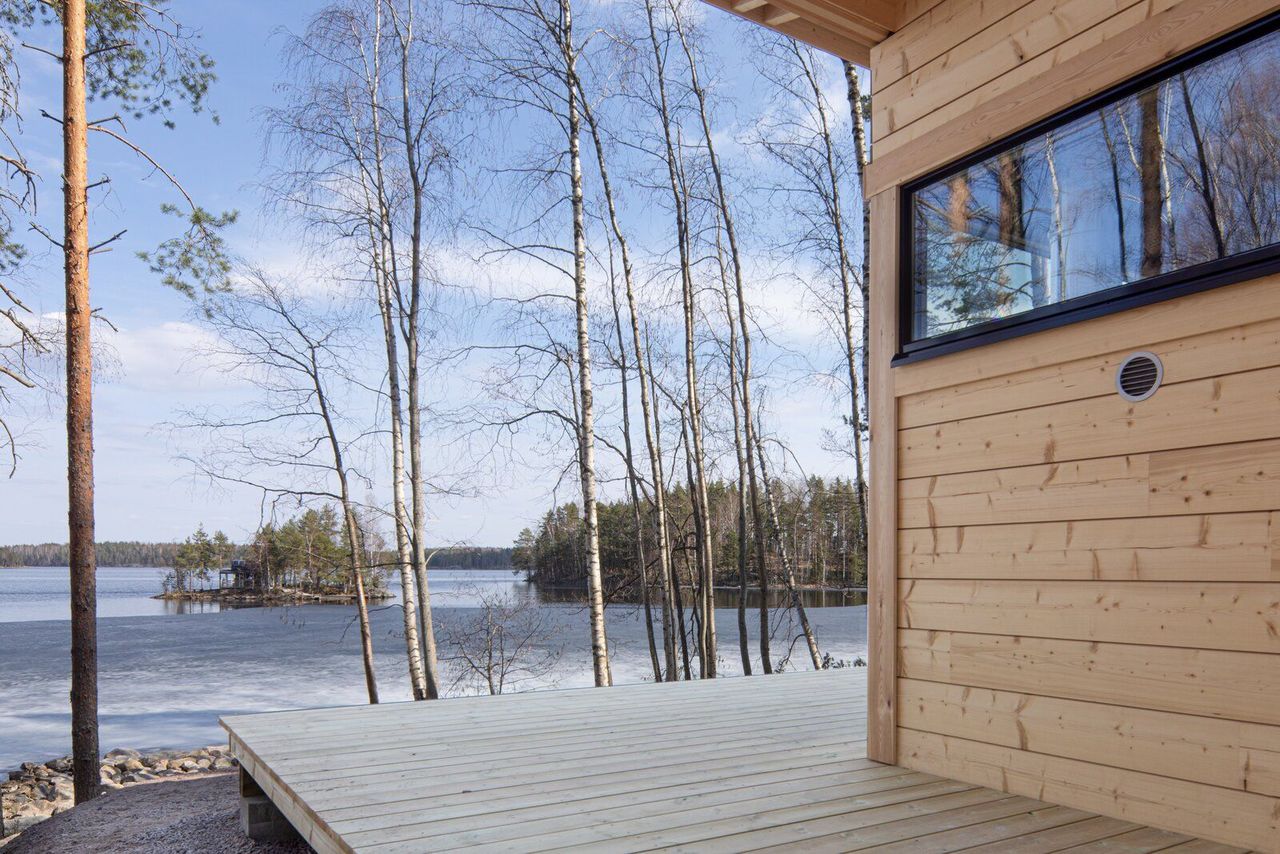 A Log Cabin Kit Sauna Is Built Lakeside for a Post-Steam Plunge in Finland  - Decor Report