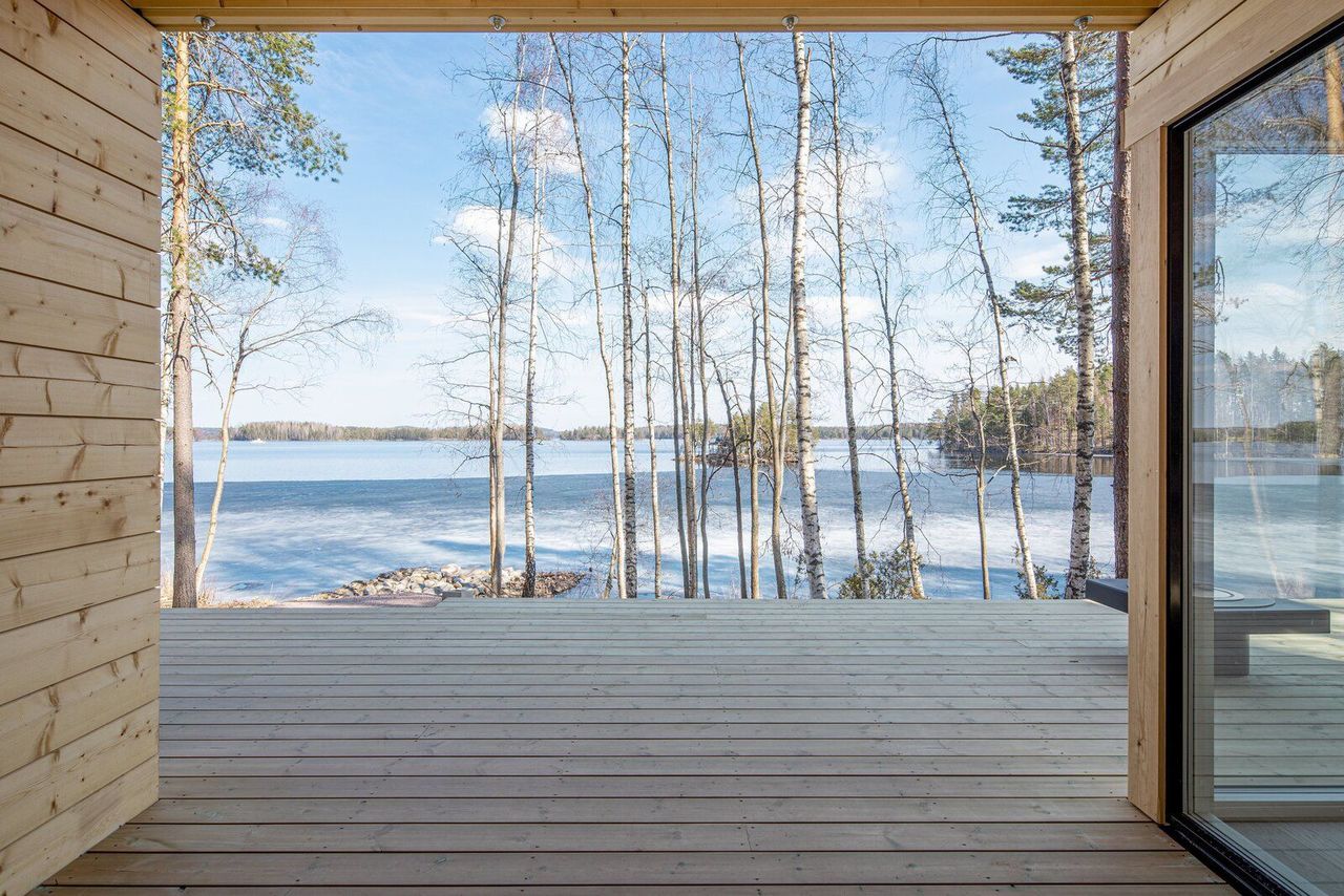 A Log Cabin Kit Sauna Is Built Lakeside for a Post-Steam Plunge in Finland  - Decor Report