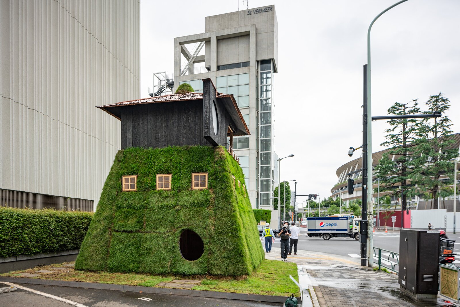 A Whimsical Teahouse Pops Up on a Grassy Mound in the Middle of Tokyo
