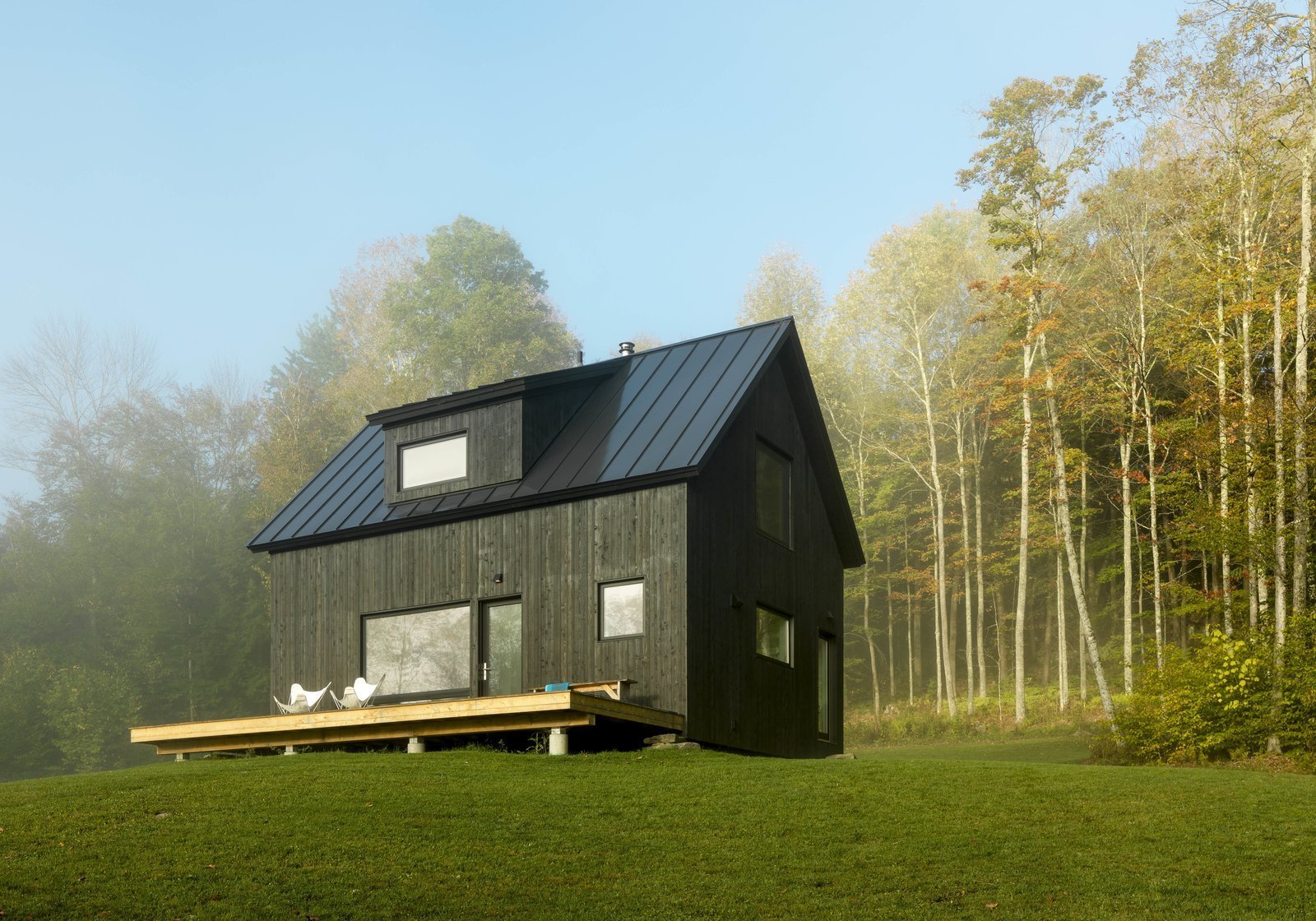 A Little Black Cabin Keeps Things Simple for a Family of Four in Vermont