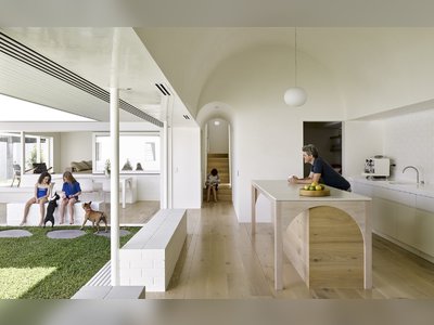An Australian Home Relishes Sunshine With a New Extension