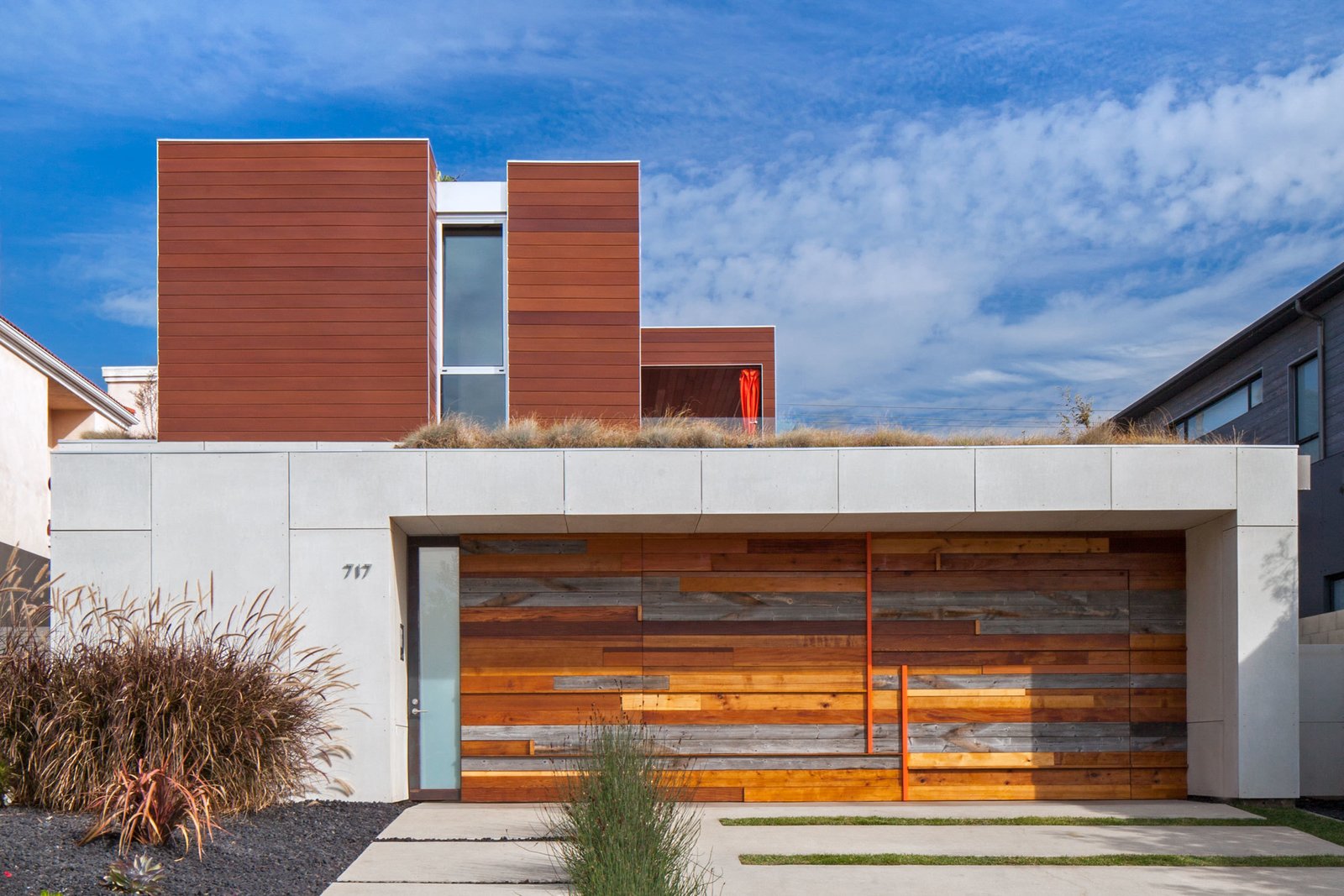 Efficient Prefab Panels Form This Southern California Abode