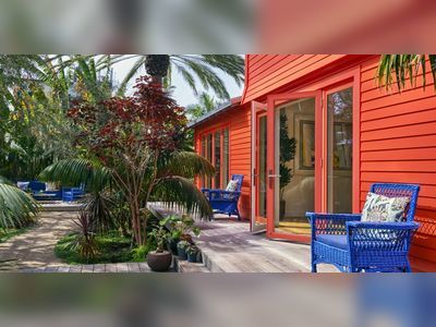 Why Tom Strickler Painted His Venice Beach Craftsman House "Safety Cone Orange"
